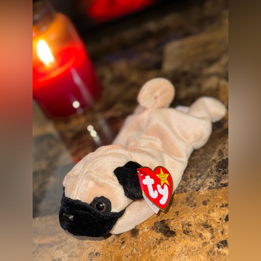 🐾 TY Beanie Baby “Pugsly” 1996 • Style 4109 • Retired • With Display Case